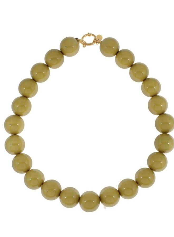 Ellen beekmans korte ketting met grote ronde kralen olijf