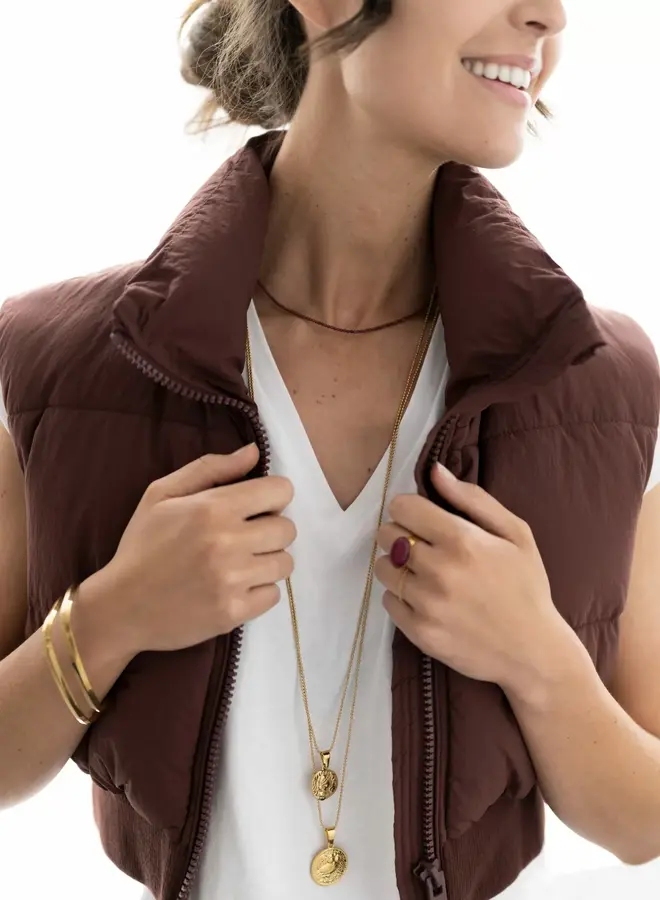 Ellen beekmans lange ketting met munt met opdruk (2.5cm)