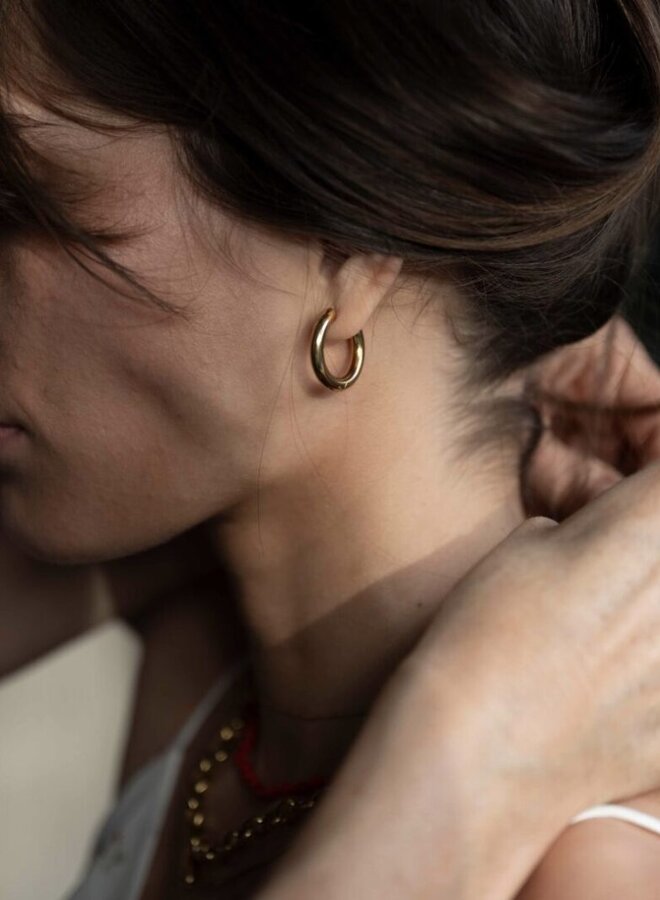 Ellen Beekmans bold oorringen 2,2 cm