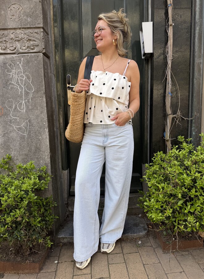 Second F. salliy top white