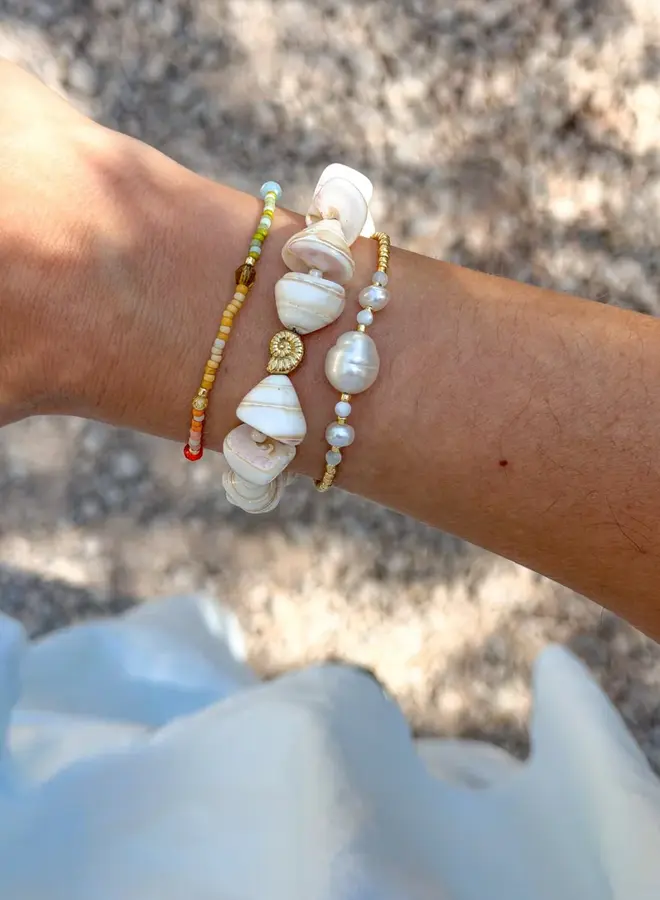 Le Veer salty shell armband
