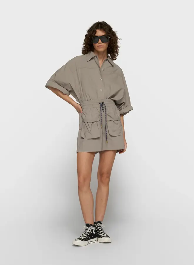 10DAYS crinkle utility shorts fog