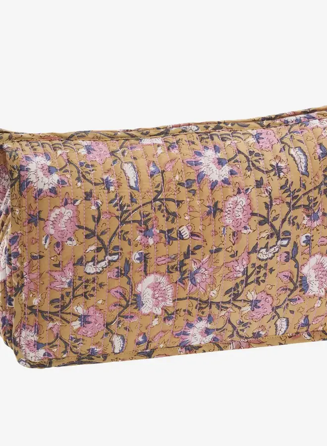 Madam Stoltz quilted cotton washbag 30x9x20 cm