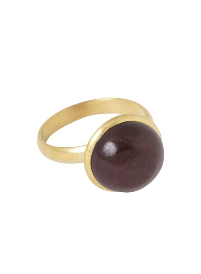 Ellen beekmans ring met gemstone in strakke zetting aubergine
