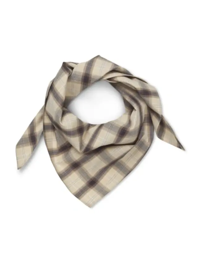 Second female liria scarf