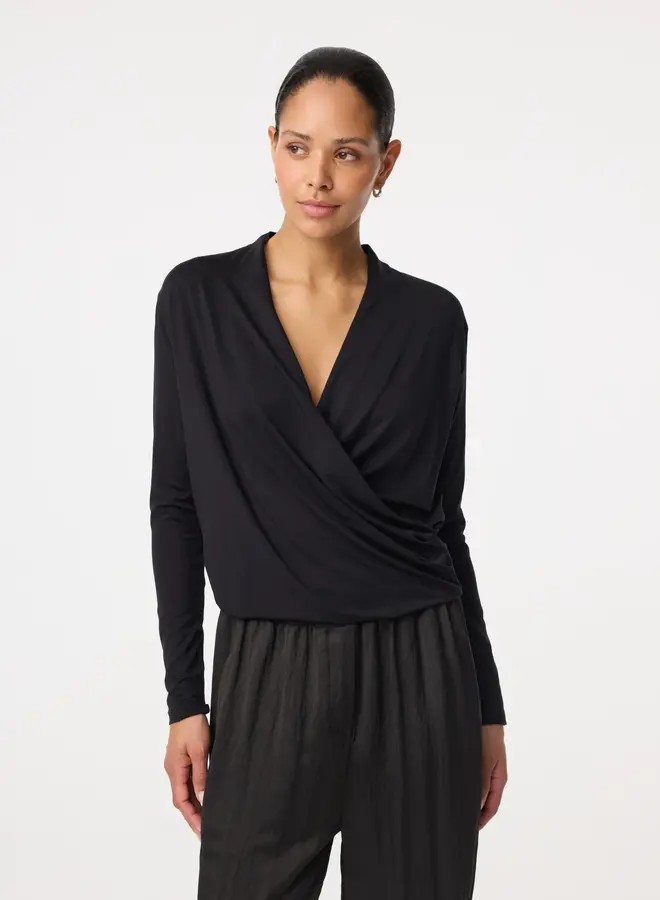 Knit-ted jetty top black