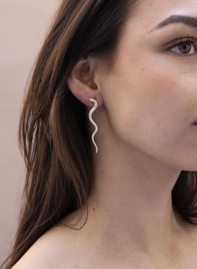 Ellen Beekmans lange snake oorsteker