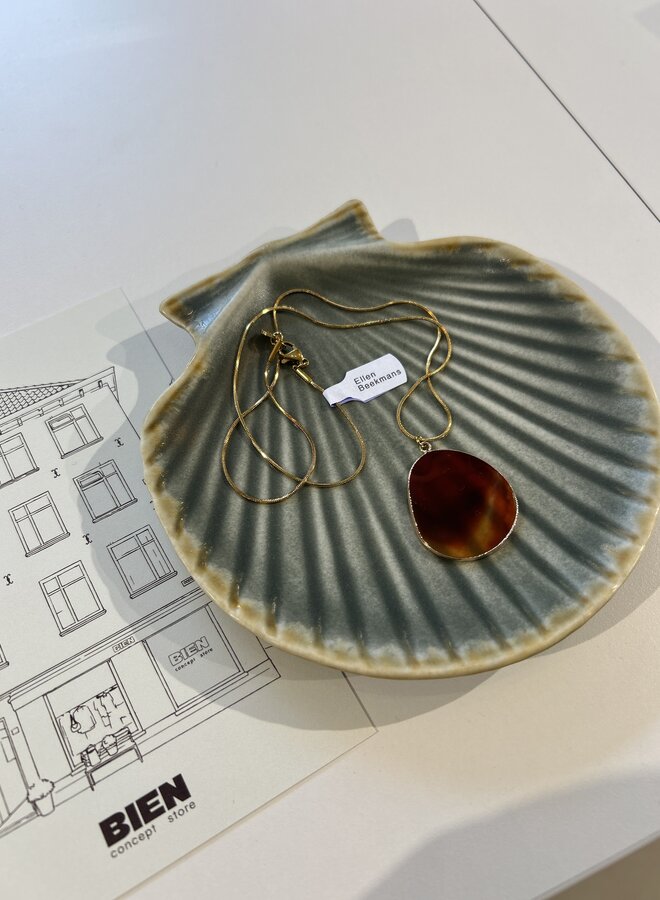Ellen Beekmans snake ketting gemstone cognac hanger