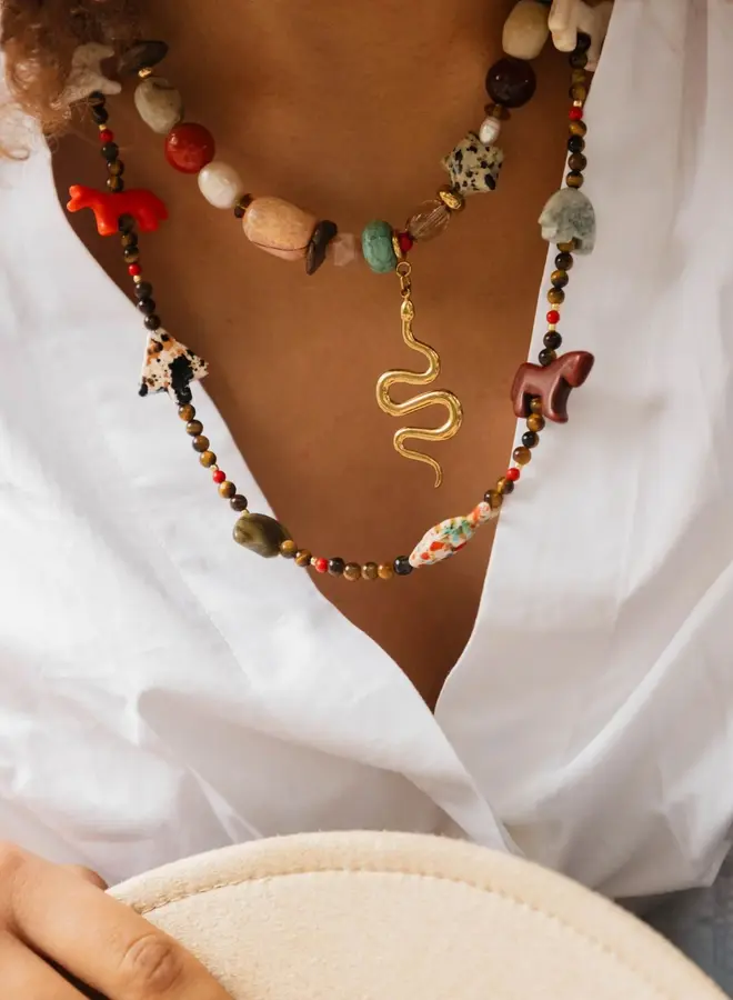 Le Veer safari tour necklace