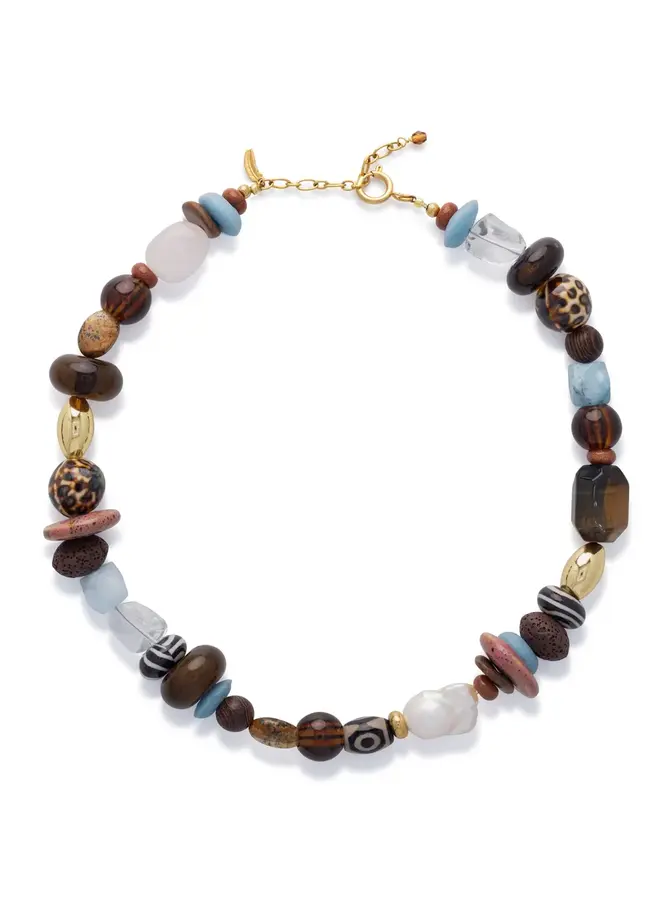 Le Veer safari tour necklace