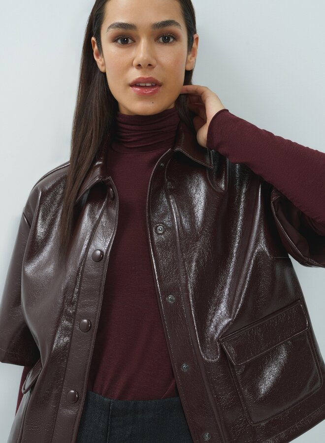 Yaya overhemdjas met mouwen van lakleer chocolate red