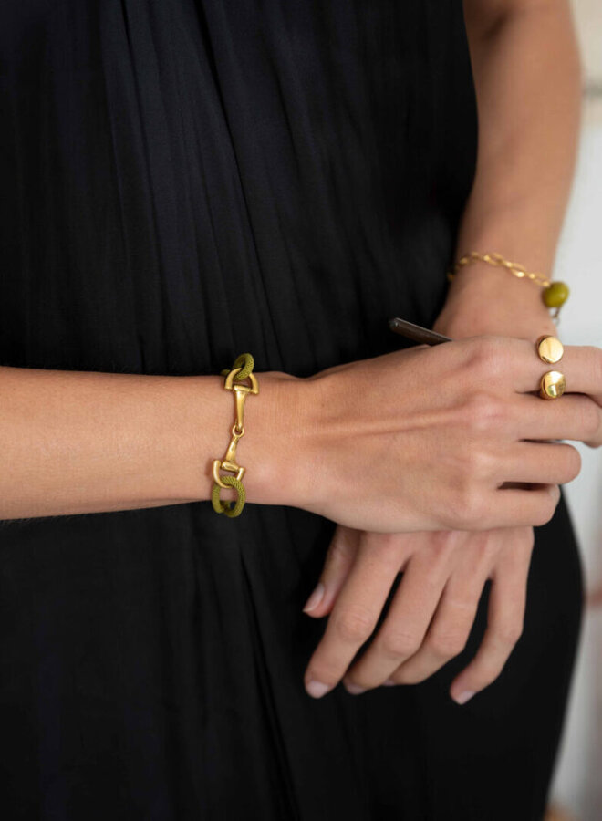 Ellen beekmans armband met touw en gouden gesp olijf