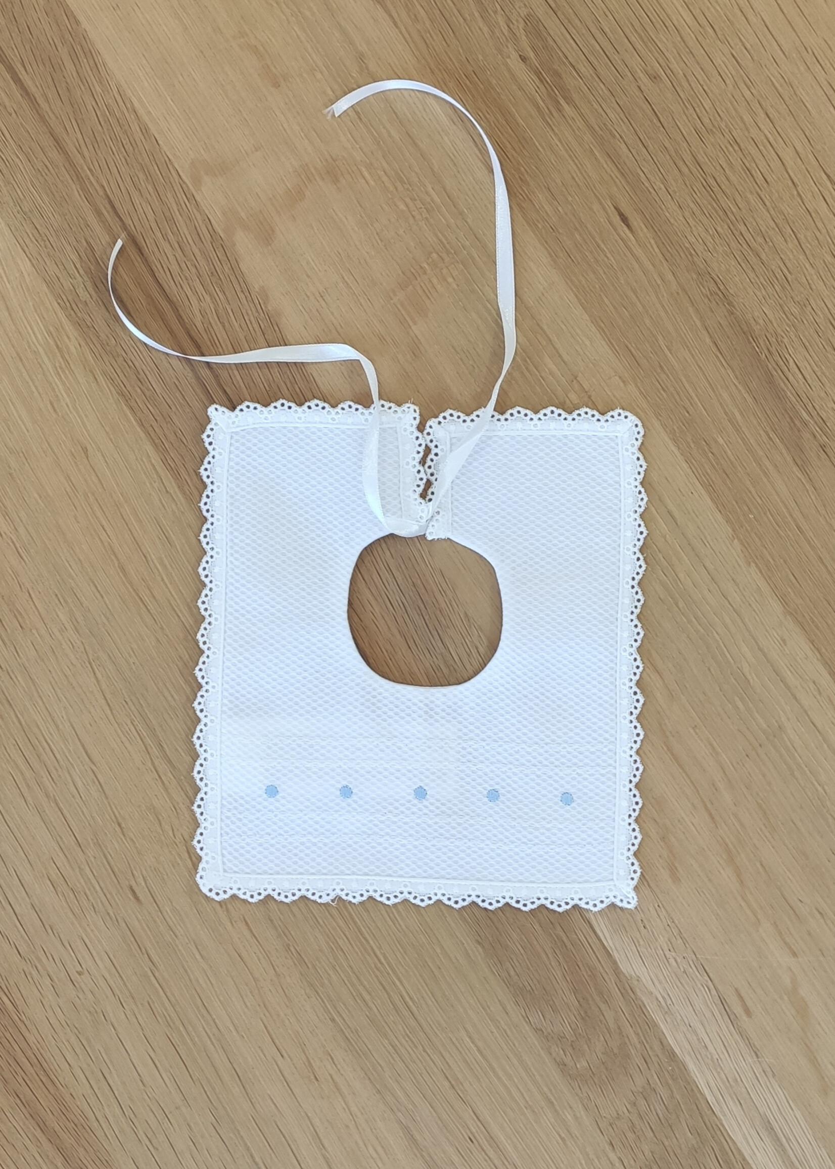 SARDON SARDON | Slabbetje wit met blauw detail