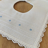 SARDON SARDON | Slabbetje wit met blauw detail SARDON SARDON | Slabbetje wit met blauw detail