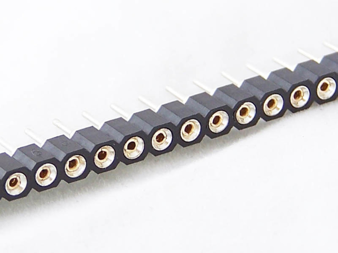 Header female 40 pins te gebruiken als dip socket Header female 40 pins te gebruiken als dip socket