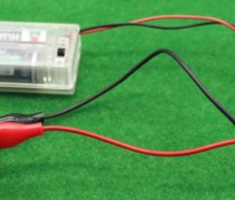Batterij houder 2 x AA gesloten behuizing met krokodillen kabel