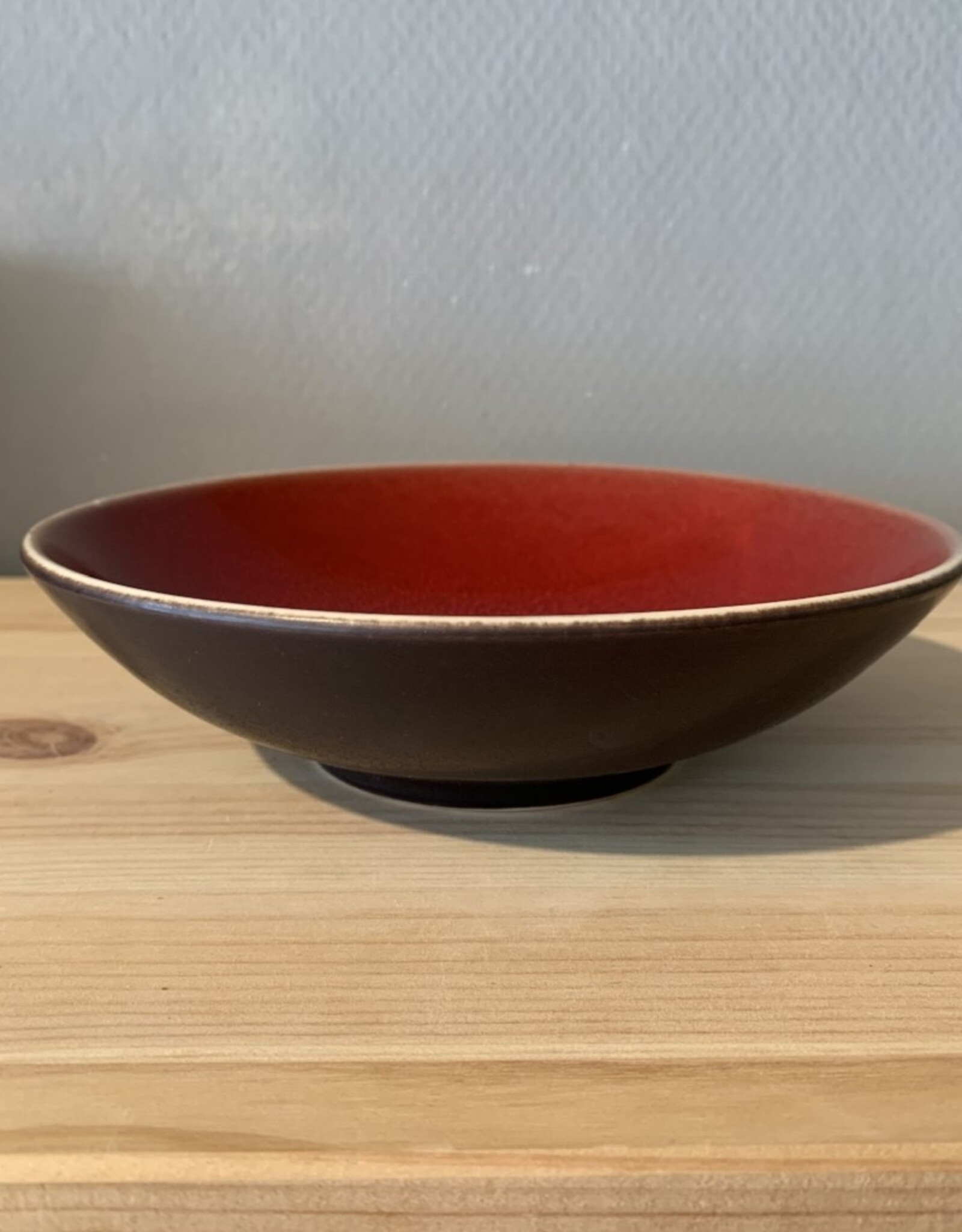 Jars Céramistes Deep plate Tourron cerise (red)