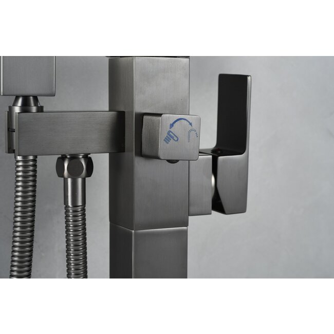 Freistehende Wannenbatterie - mit Handbrause - Chrom