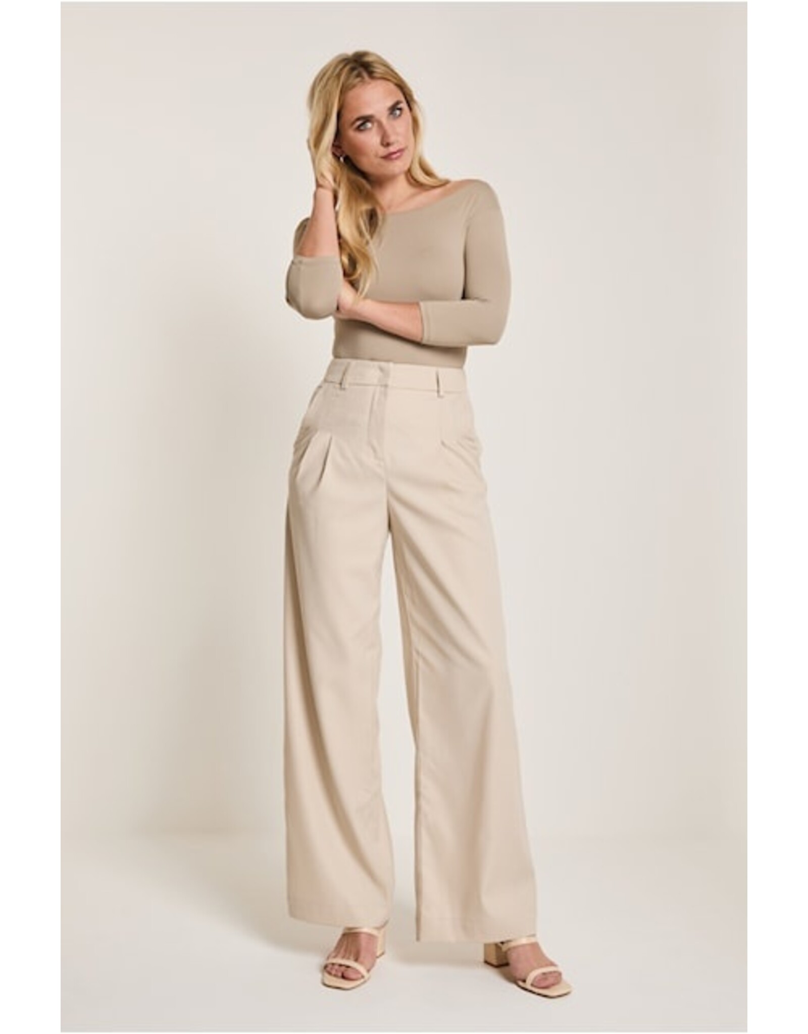 Para Mi Cloe (Pleat) City program Light Taupe L32