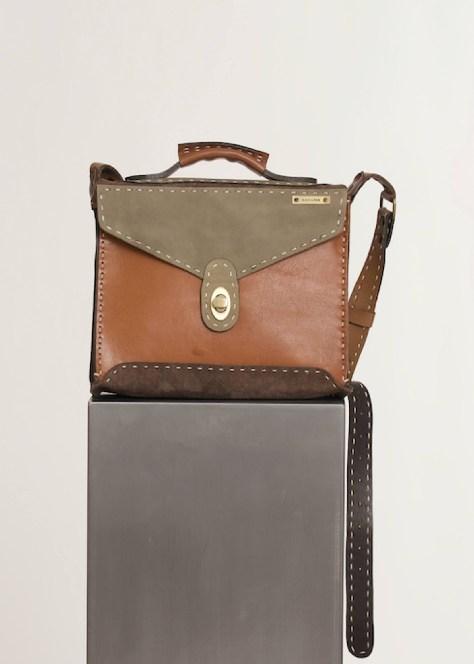 Paulo Hand Bag by Kahuna - Bruin