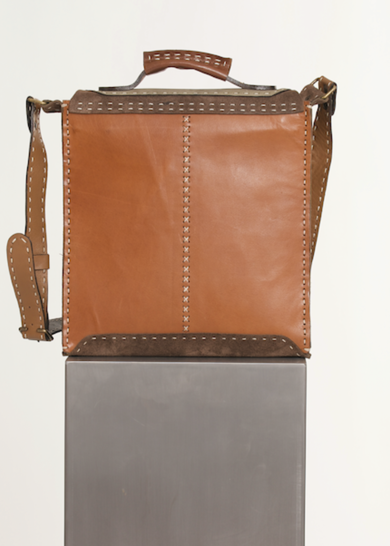 Reever Messenger Bag by Kahuna - Bruin