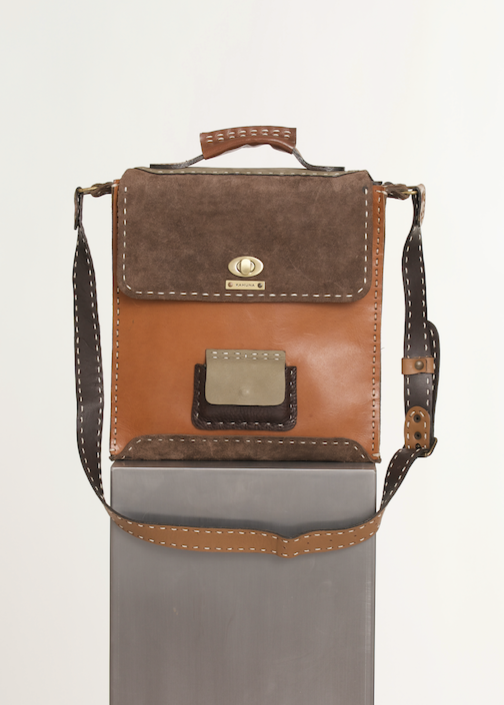 Reever Messenger Bag by Kahuna - Bruin