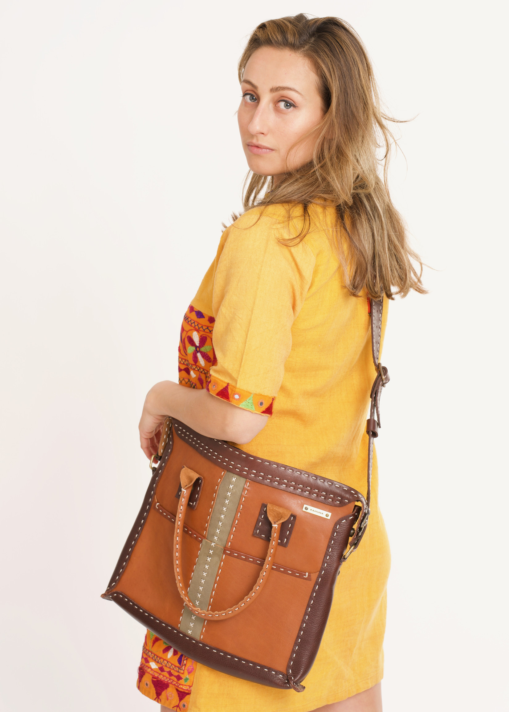 Darren Sleeve Bag by Kahuna - Bruin