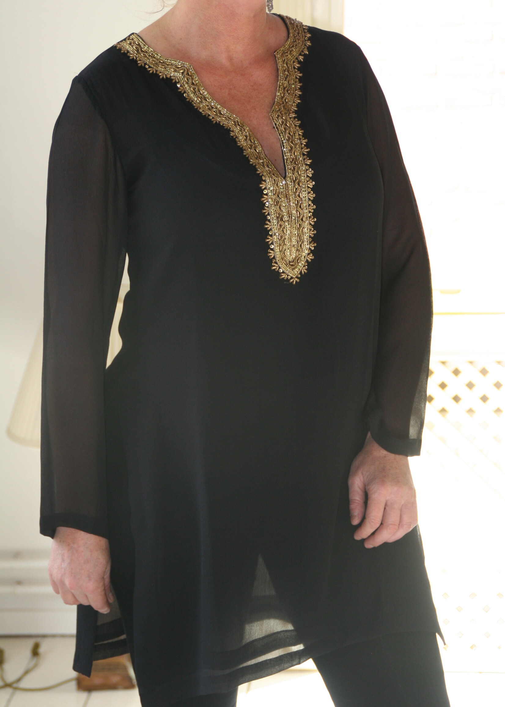 Kahuna Zwart crepe georgette zijden tuniek met goud kralen borduursel