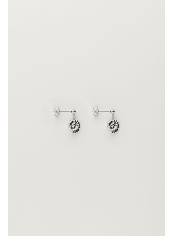 Studs met Schelpje Zilver