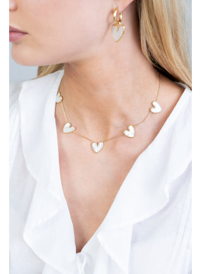 Fijne Ketting Parelmoer Hartjes Goud