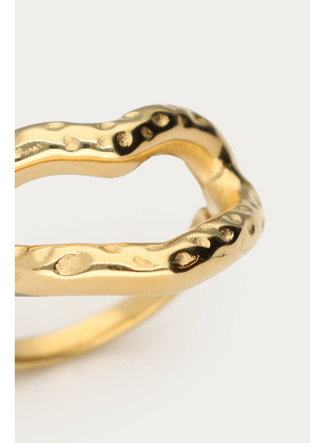 Bold Statement Ring met Open Hart & Structuur Goud