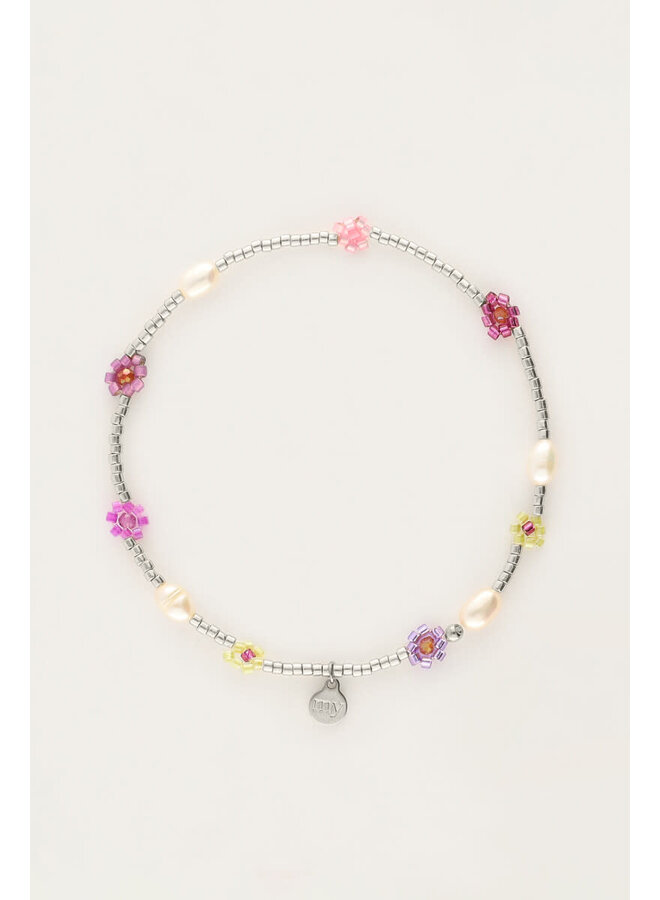 Sunrocks Elastieken Armband met Roze Bloemen & Zoetwaterparels Zilver