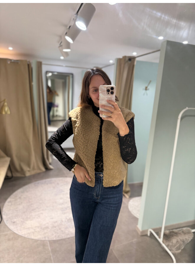 Conny Fluffy Vest Camel