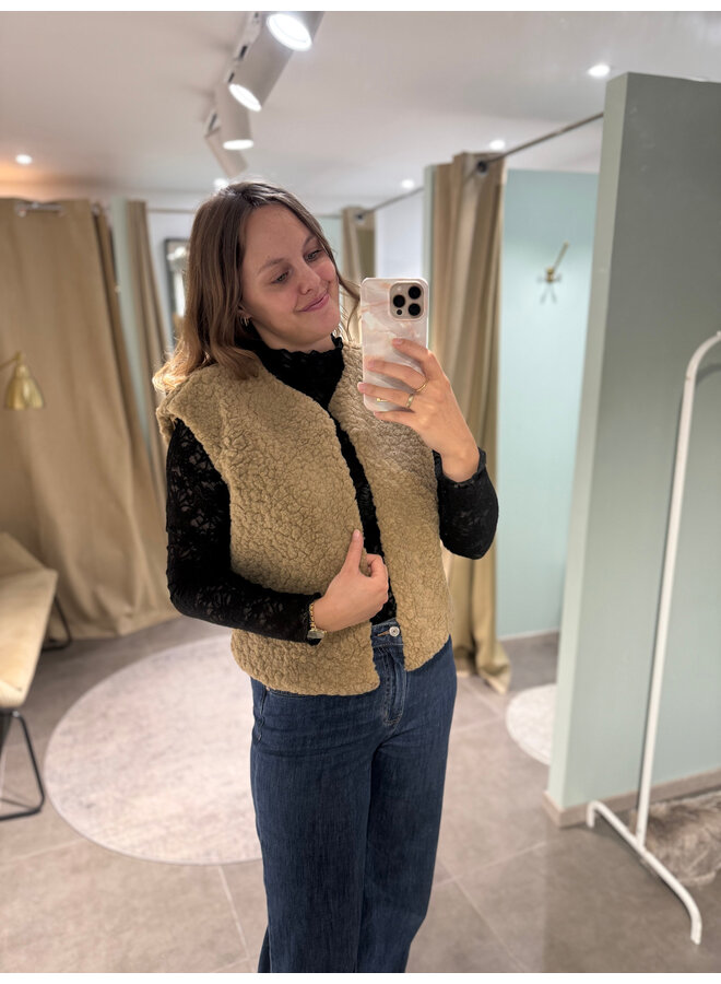 Conny Fluffy Vest Camel