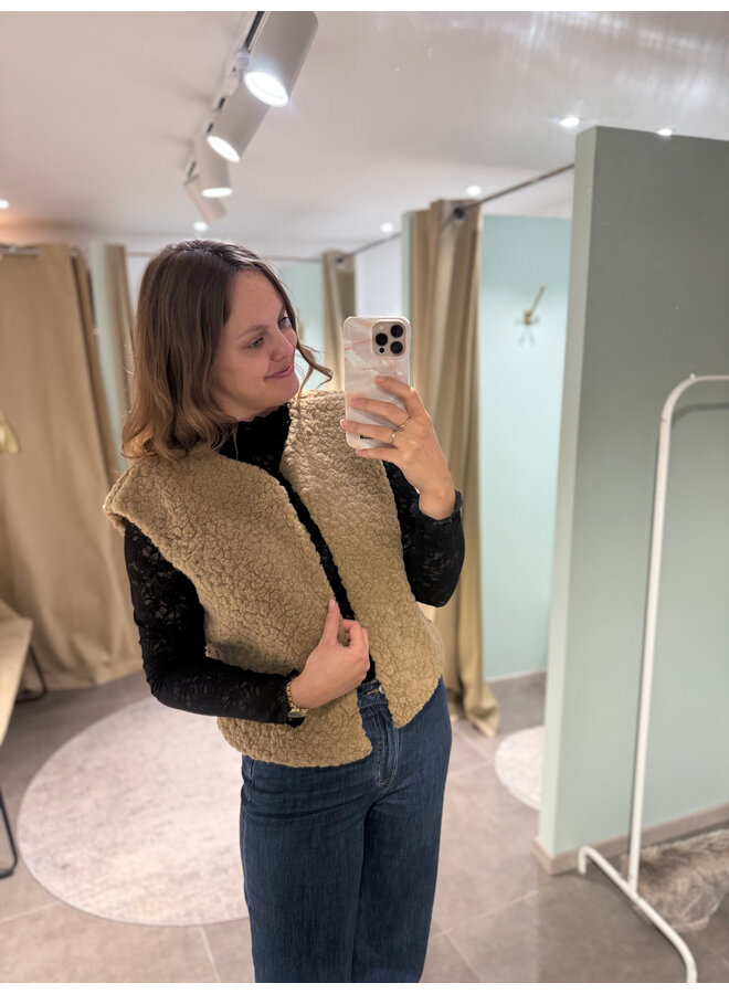 Conny Fluffy Vest Camel