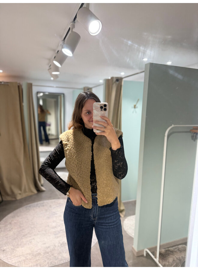 Conny Fluffy Vest Camel