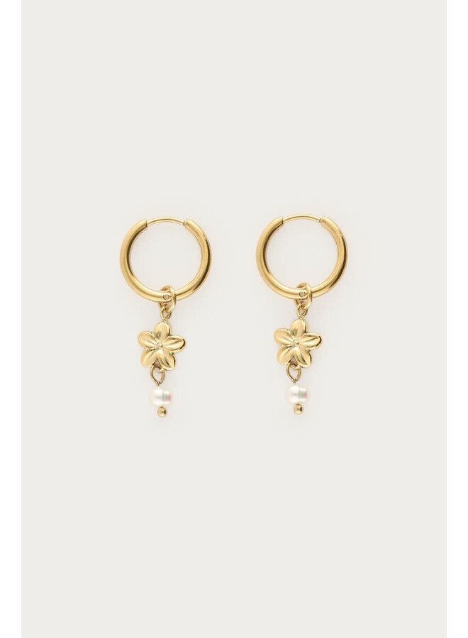 Botanical Oorringen met Bloemen en Zoetwaterparels Goud