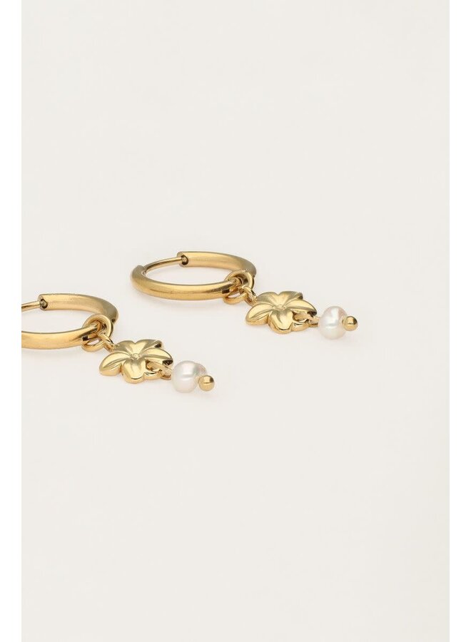 Botanical Oorringen met Bloemen en Zoetwaterparels Goud