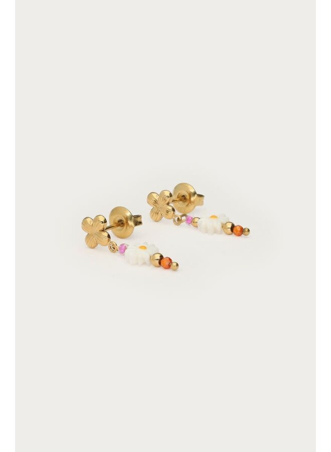 Botanical Stud met Witte Bloem en Kralen Goud