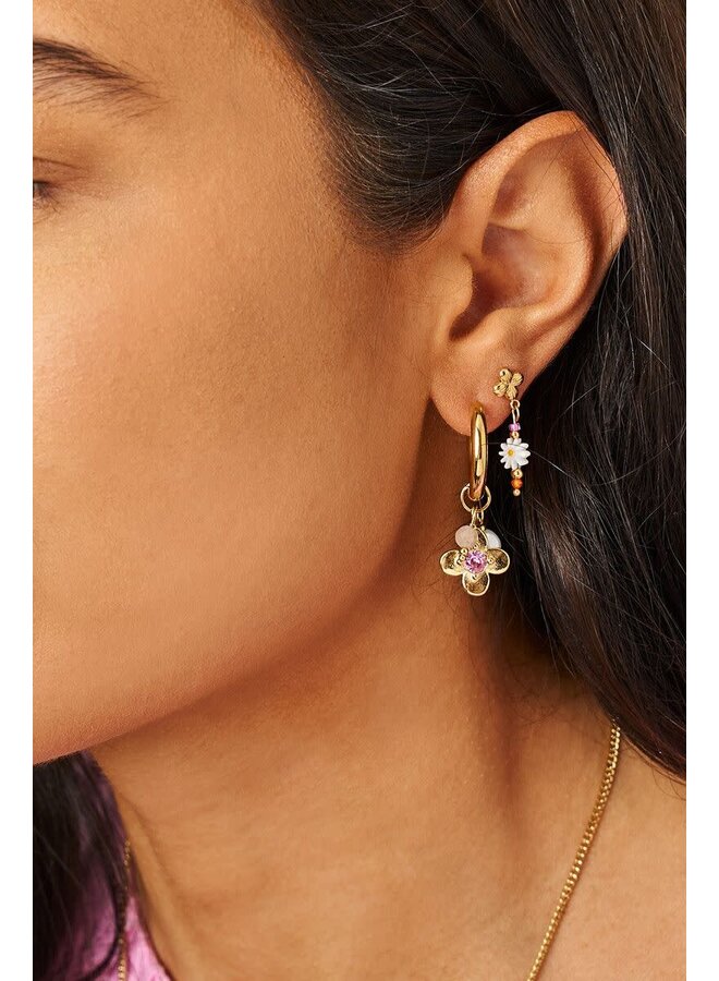 Botanical Stud met Witte Bloem en Kralen Goud