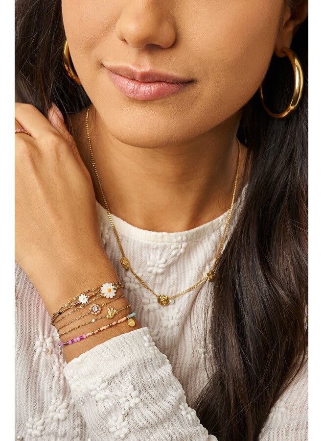 Botanical Driedubbele Armband met Witte Bloemen Goud