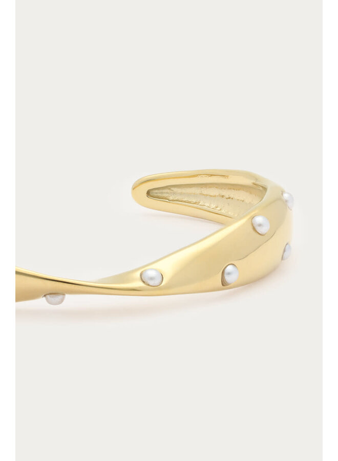 Bold Bangle met Twist en Imitatieparels Goud