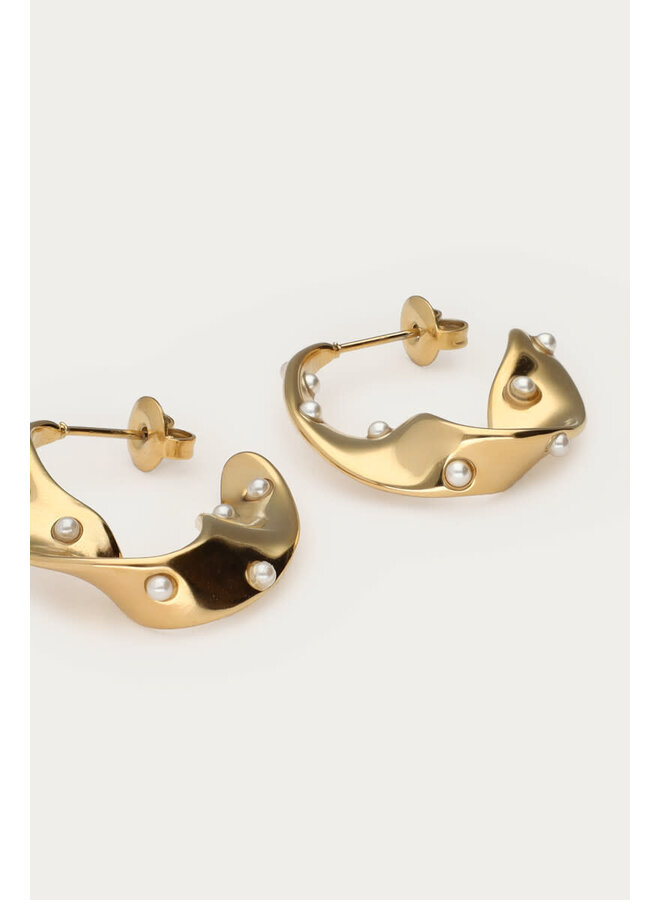 Bold Oorringen met Swirl en Zoetwaterparels Goud