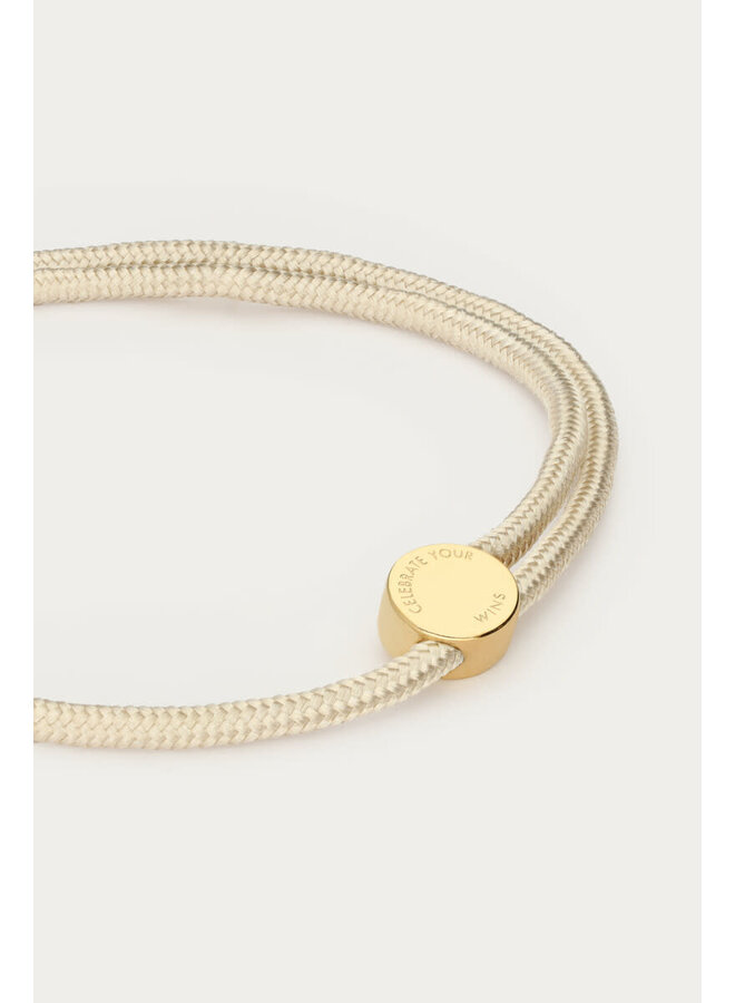 Celebrate Your Wins Beige Armband met Logo