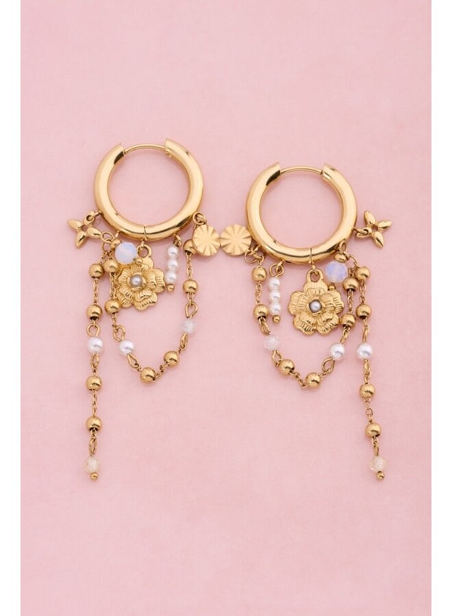 Oorringen met Zoetwaterparels en Bloemen Goud