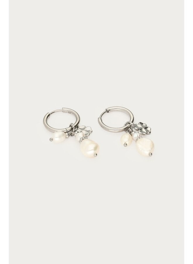 Oorringen met Natuurlijke Parels en Klaver Zilver