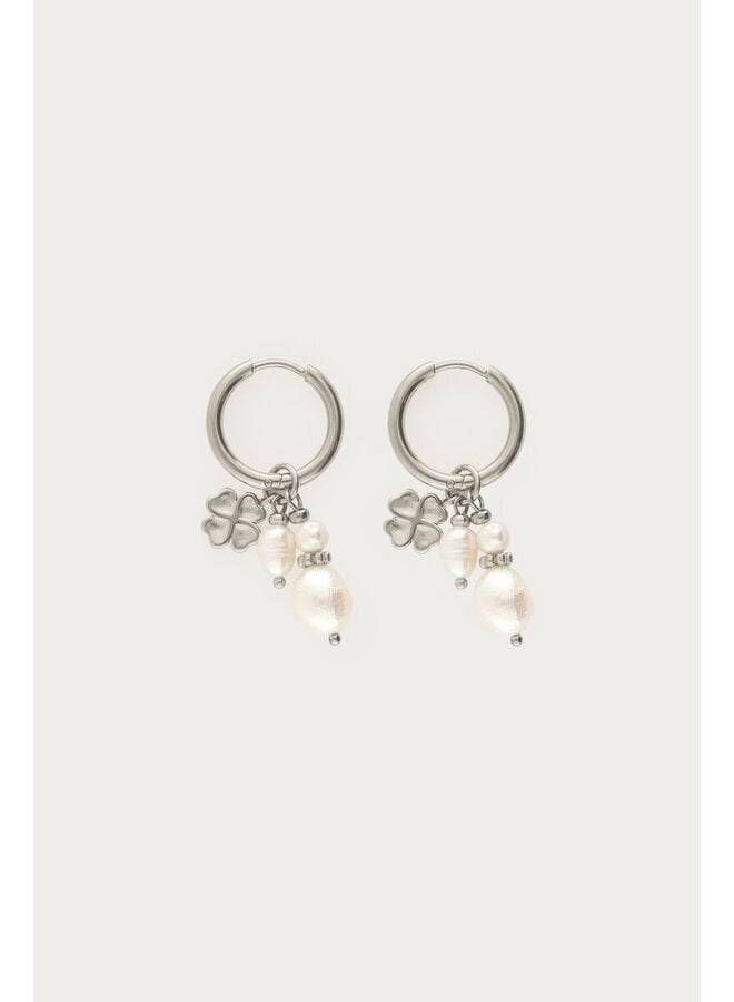 Oorringen met Natuurlijke Parels en Klaver Zilver