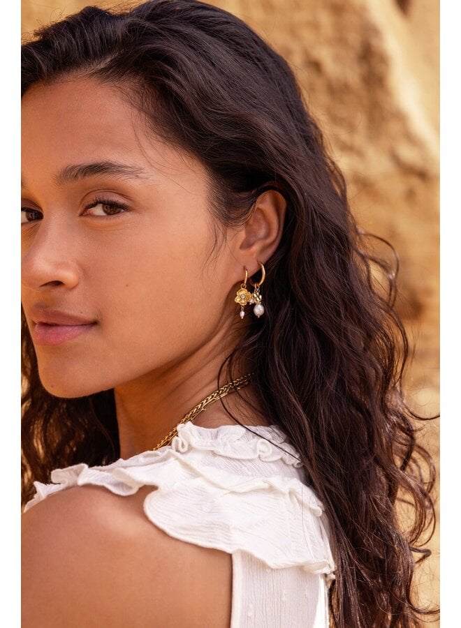 Oorringen met Natuurlijke Parels en Klaver Goud