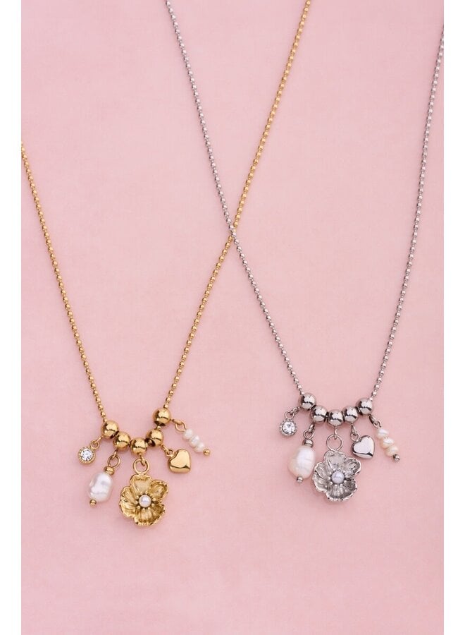 Ketting met Ranonkel Bloem en Zoetwaterparels Zilver