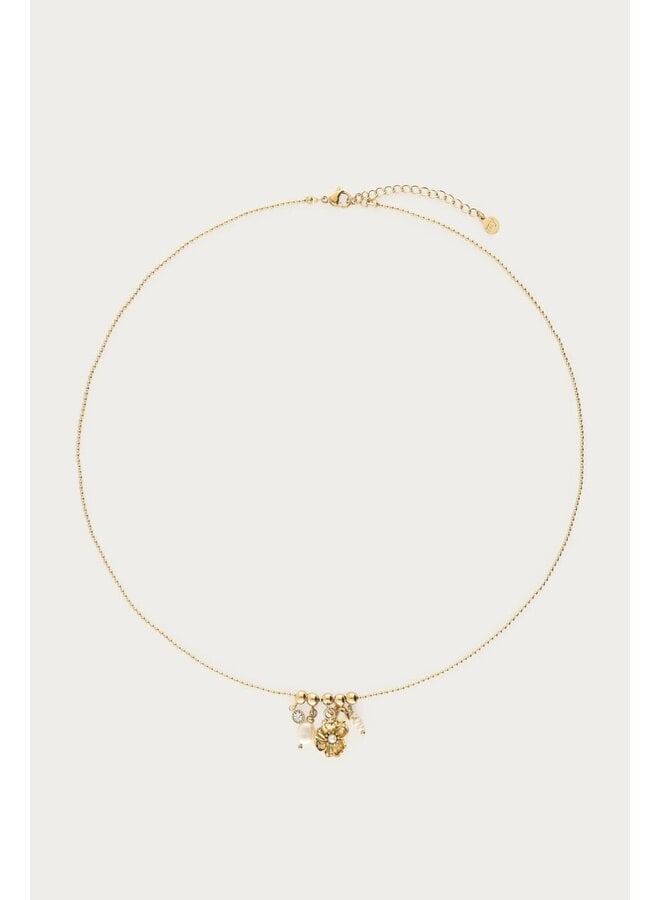 Ketting met Ranonkel Bloem en Zoetwaterparels Goud